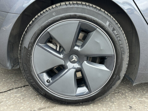 Tesla Model 3 LONG RANGE AWD 17