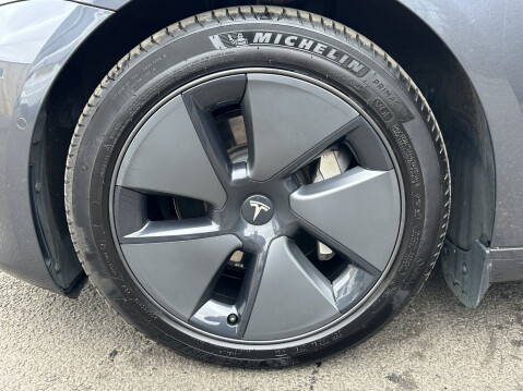 Tesla Model 3 LONG RANGE AWD 19