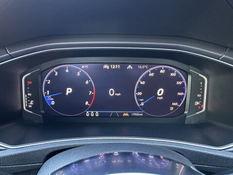Volkswagen T-Roc R-LINE TSI EVO DSG 24