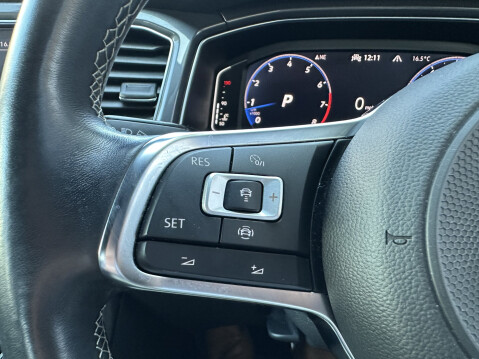 Volkswagen T-Roc R-LINE TSI EVO DSG 26