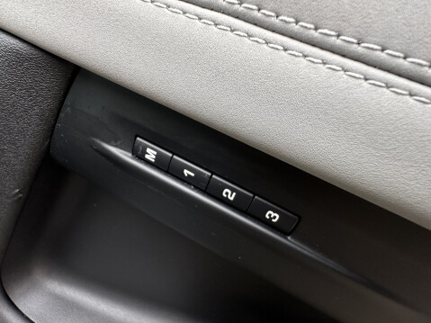 Land Rover Range Rover Evoque R-DYNAMIC SE 25
