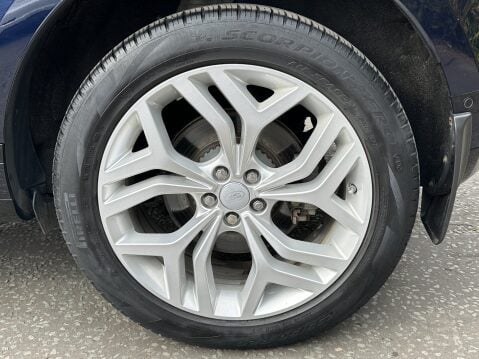Land Rover Range Rover Evoque R-DYNAMIC SE 18