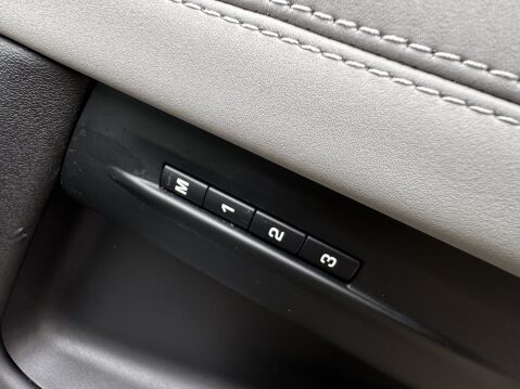 Land Rover Range Rover Evoque R-DYNAMIC SE 25