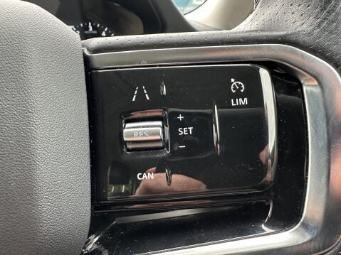 Land Rover Range Rover Evoque R-DYNAMIC SE 29