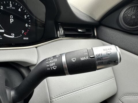 Land Rover Range Rover Evoque R-DYNAMIC SE 30