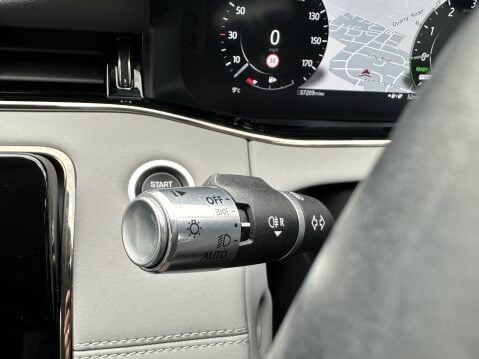 Land Rover Range Rover Evoque R-DYNAMIC SE 31