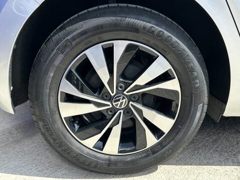 Volkswagen Polo MATCH TSI DSG 17