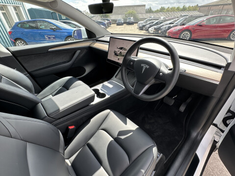 Tesla Model Y LONG RANGE 3