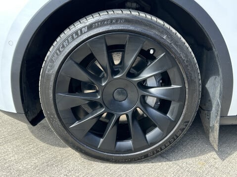 Tesla Model Y LONG RANGE 19