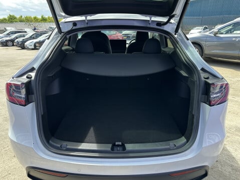 Tesla Model Y LONG RANGE 22