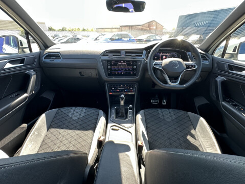 Volkswagen Tiguan R-LINE TSI DSG 24