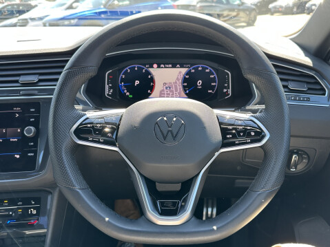 Volkswagen Tiguan R-LINE TSI DSG 26