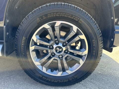 Mitsubishi L200 DI-D BARBARIAN X DCB 15