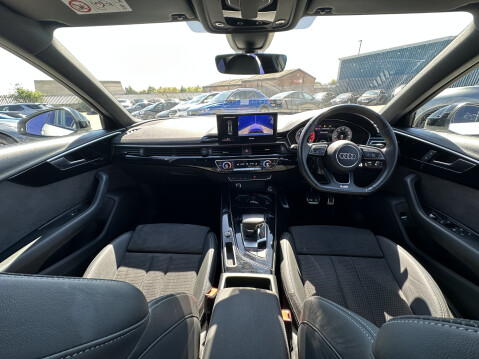 Audi A4 AVANT TFSI S LINE BLACK EDITION MHEV 3