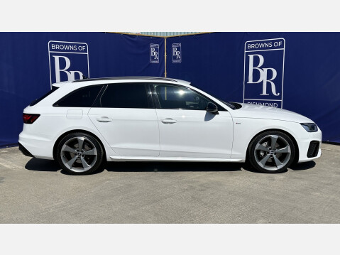 Audi A4 AVANT TFSI S LINE BLACK EDITION MHEV 4