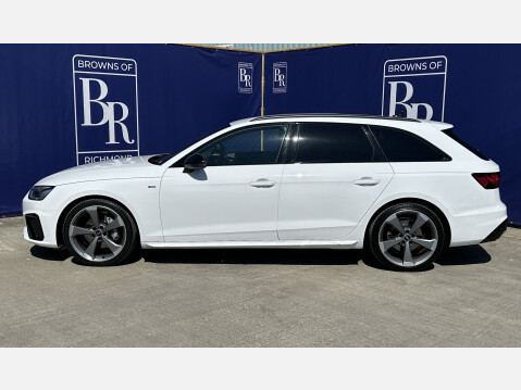 Audi A4 AVANT TFSI S LINE BLACK EDITION MHEV 10