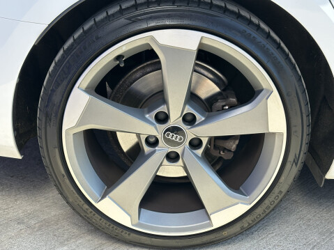 Audi A4 AVANT TFSI S LINE BLACK EDITION MHEV 17