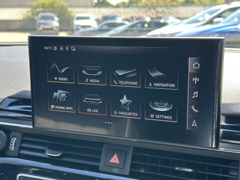 Audi A4 AVANT TFSI S LINE BLACK EDITION MHEV 33