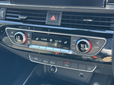 Audi A4 AVANT TFSI S LINE BLACK EDITION MHEV 35