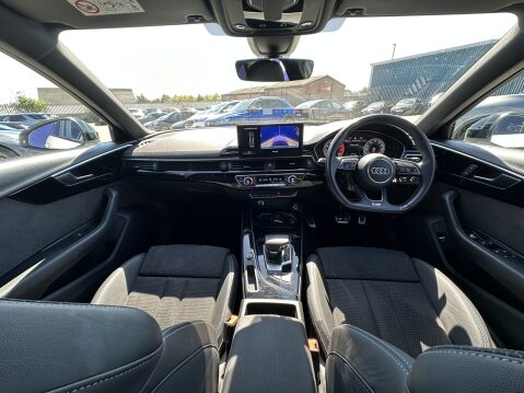 Audi A4 AVANT TFSI S LINE BLACK EDITION MHEV 3