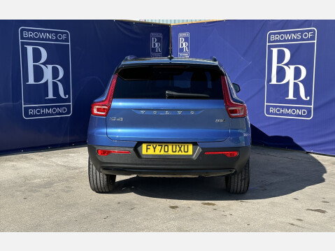 Volvo XC40 B5 R-DESIGN PRO AWD MHEV 7