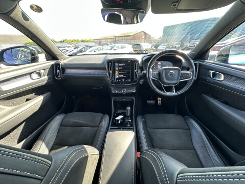 Volvo XC40 B5 R-DESIGN PRO AWD MHEV 23