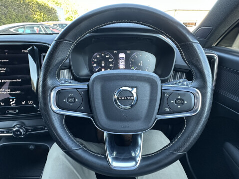 Volvo XC40 B5 R-DESIGN PRO AWD MHEV 25