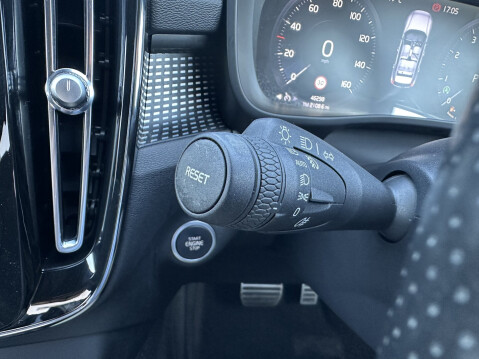 Volvo XC40 B5 R-DESIGN PRO AWD MHEV 29