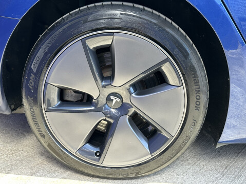 Tesla Model 3 LONG RANGE AWD 17