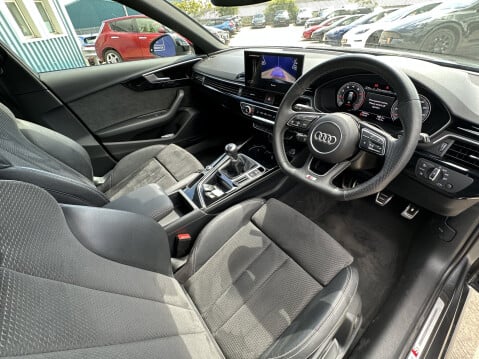 Audi A4 AVANT TFSI S LINE BLACK EDITION MHEV 3