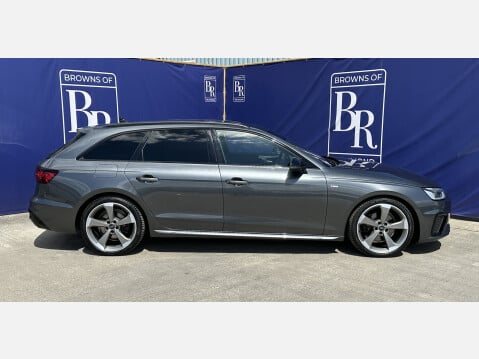 Audi A4 AVANT TFSI S LINE BLACK EDITION MHEV 4