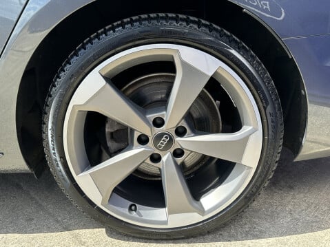 Audi A4 AVANT TFSI S LINE BLACK EDITION MHEV 18