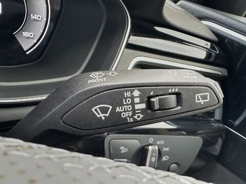Audi A4 AVANT TFSI S LINE BLACK EDITION MHEV 31