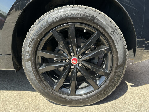 Jaguar F-Pace CHEQUERED FLAG AWD 18