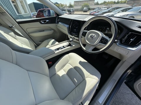 Volvo XC60 D4 MOMENTUM AWD 3