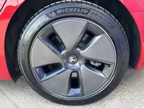 Tesla Model 3 LONG RANGE AWD 16