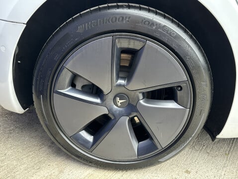 Tesla Model 3 LONG RANGE AWD 17