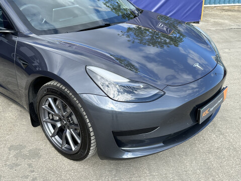 Tesla Model 3 STANDARD RANGE PLUS 15