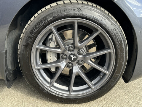 Tesla Model 3 STANDARD RANGE PLUS 16