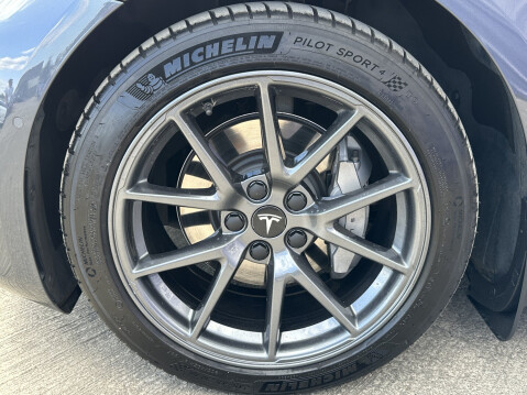 Tesla Model 3 STANDARD RANGE PLUS 19