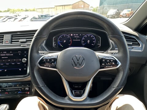 Volkswagen Tiguan R-LINE TDI 4MOTION DSG 25