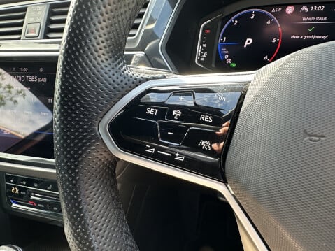 Volkswagen Tiguan R-LINE TDI 4MOTION DSG 26