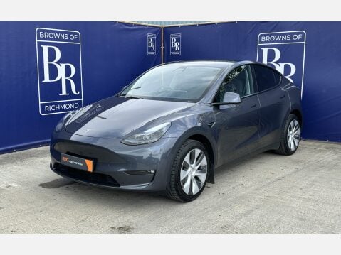 Tesla Model Y LONG RANGE 11