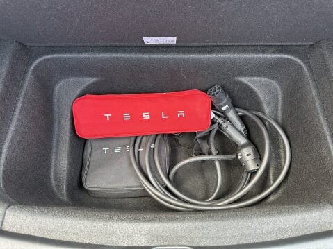 Tesla Model Y LONG RANGE 23