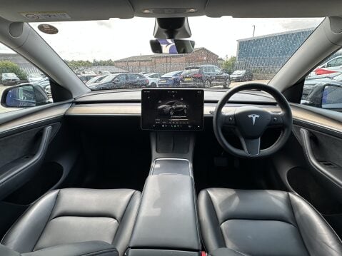 Tesla Model Y LONG RANGE 26