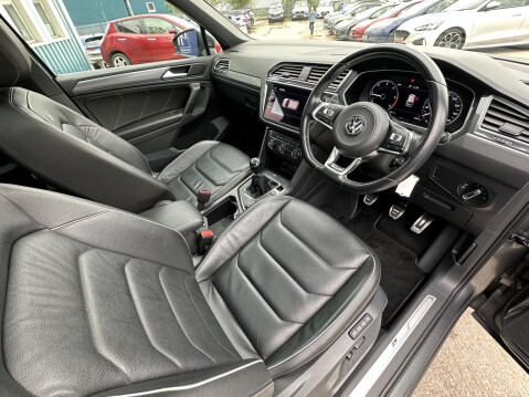 Volkswagen Tiguan R-LINE TDI 4MOTION 3