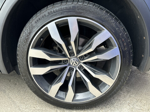 Volkswagen Tiguan R-LINE TDI 4MOTION 18