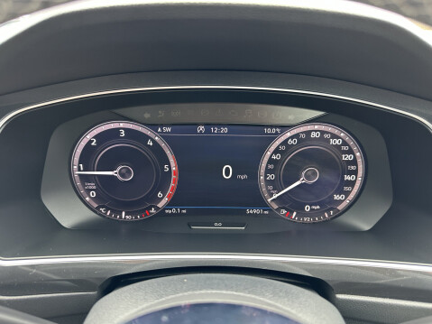 Volkswagen Tiguan R-LINE TDI 4MOTION 28