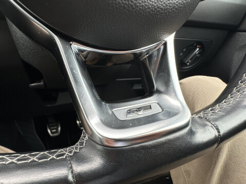 Volkswagen Tiguan R-LINE TDI 4MOTION 32