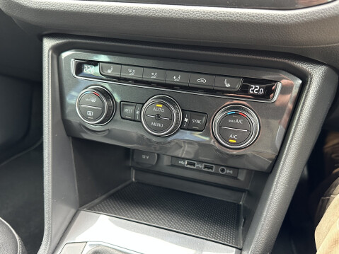 Volkswagen Tiguan R-LINE TDI 4MOTION 36